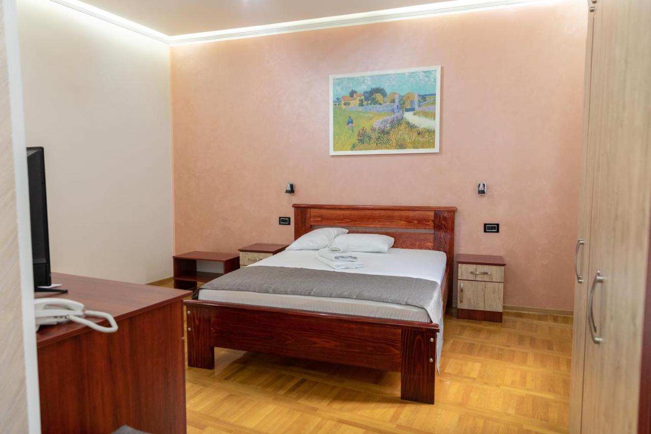 Hotel Kutko Панчево Экстерьер фото