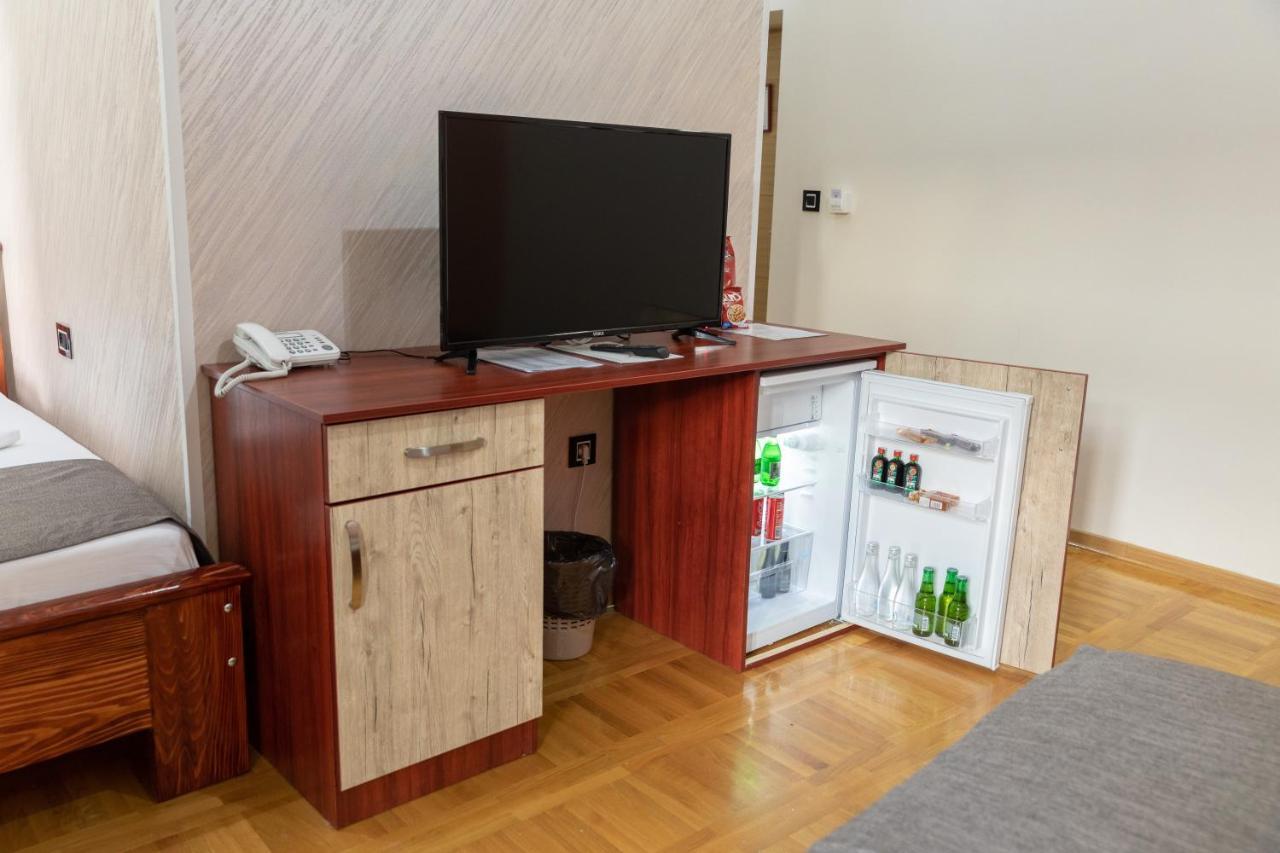 Hotel Kutko Панчево Экстерьер фото