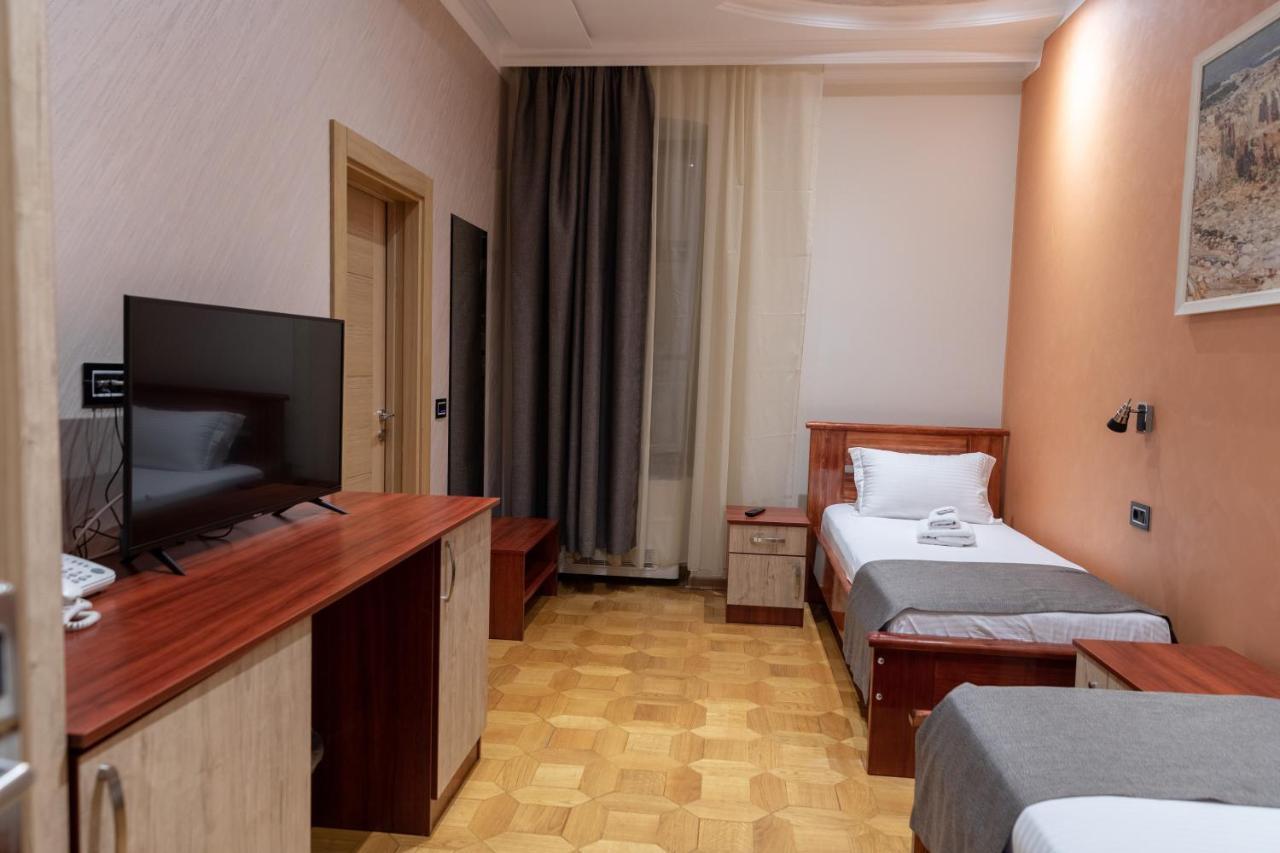 Hotel Kutko Панчево Экстерьер фото
