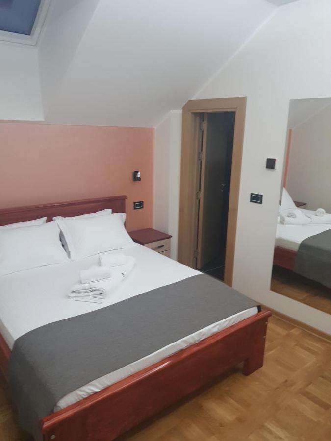 Hotel Kutko Панчево Экстерьер фото