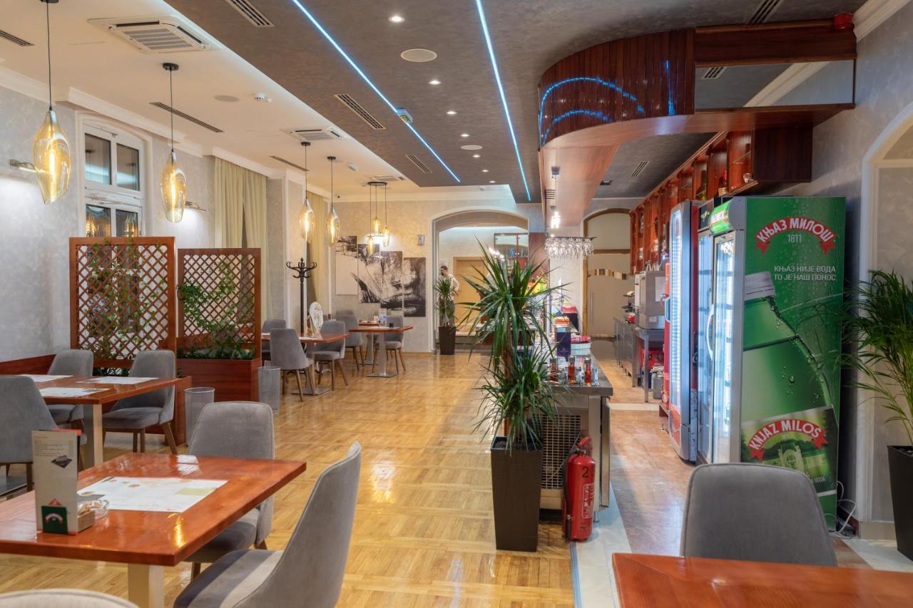 Hotel Kutko Панчево Экстерьер фото