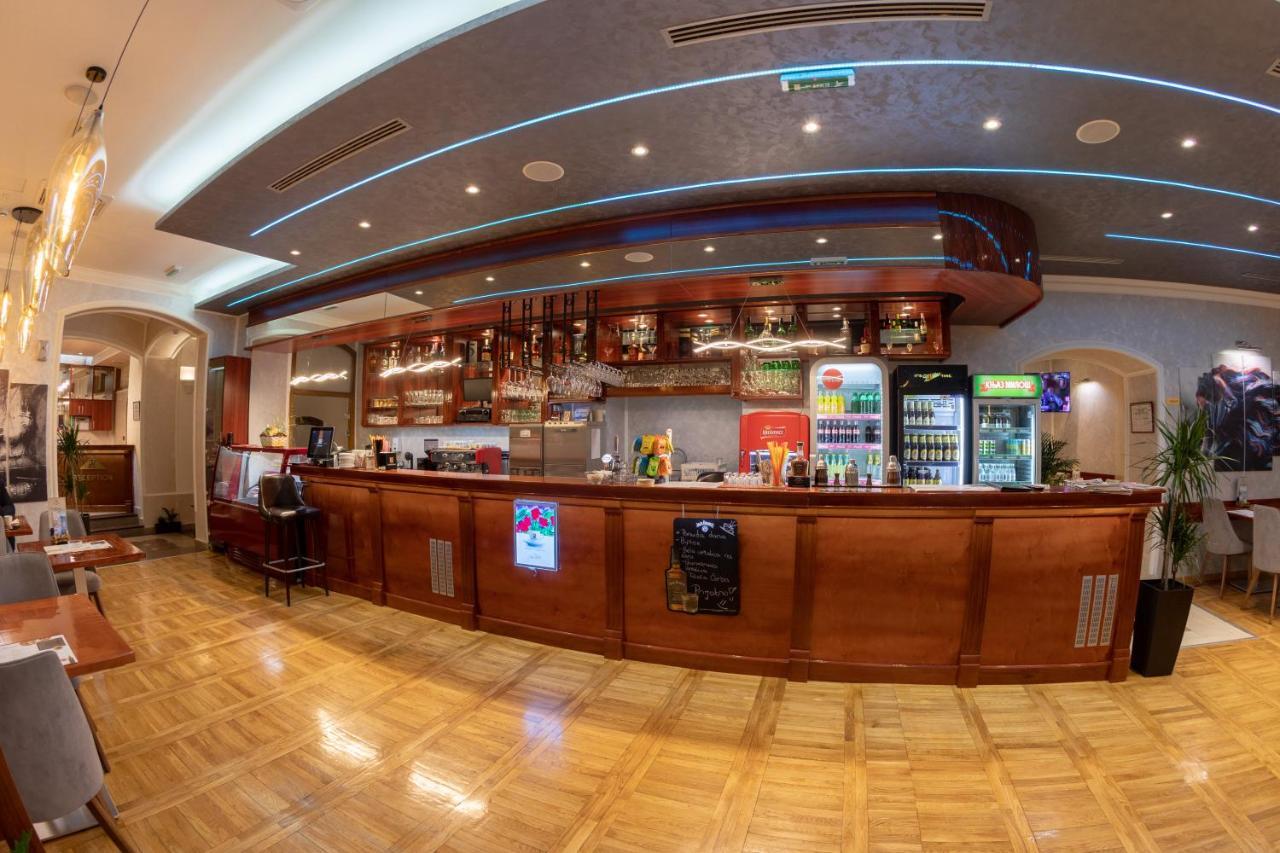 Hotel Kutko Панчево Экстерьер фото
