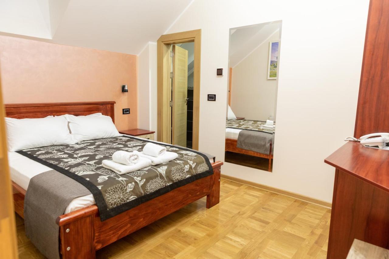 Hotel Kutko Панчево Экстерьер фото